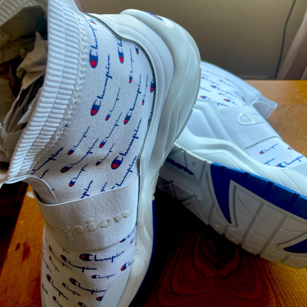 Mens size 12 new with tags. Champion Rally Script